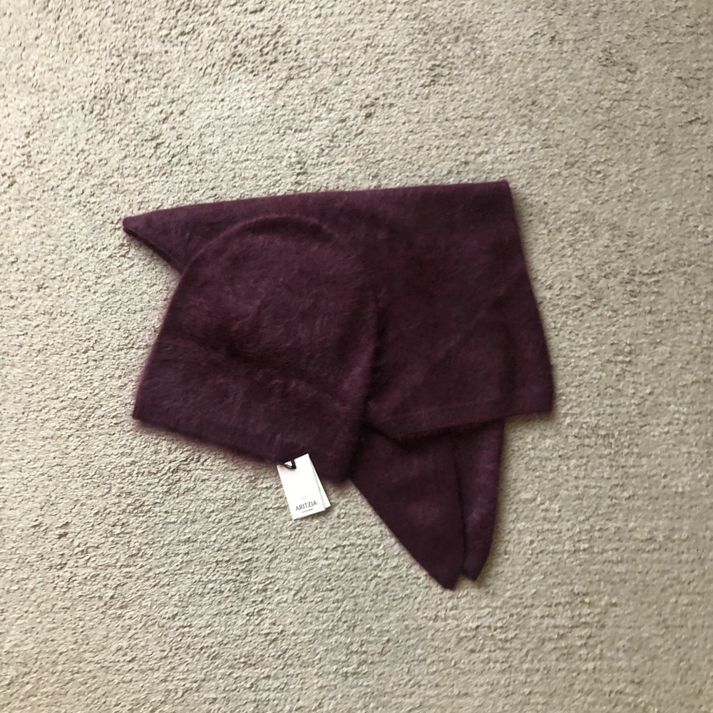 Aritzia Brushed Cashmere scarf and beanie.